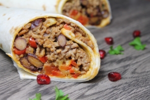 Hackfleisch Wrap als Grillbeilage Schaschlik Beilage - Tuerkische Hackfleischspiesse im Wrap